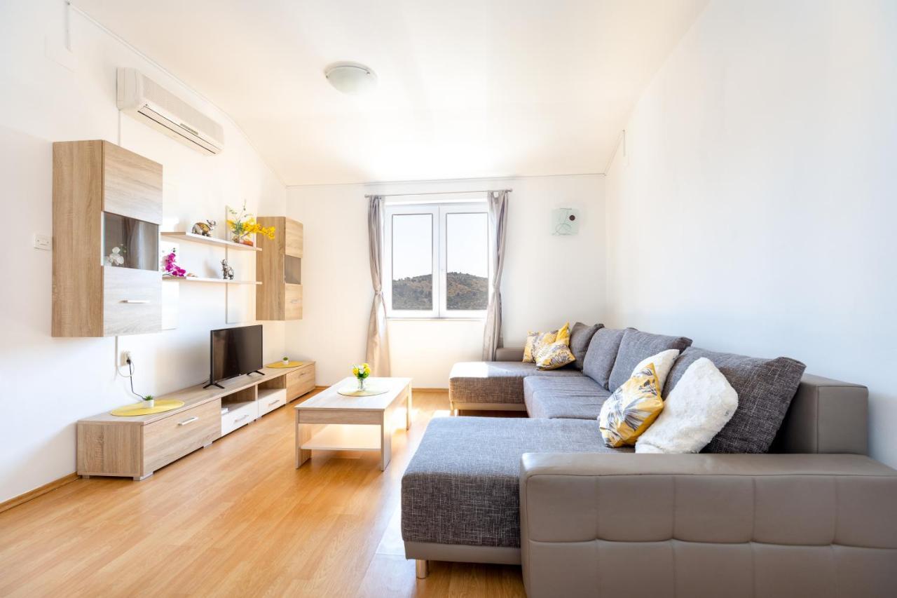 Apartments Villa Maja Рогозница Экстерьер фото