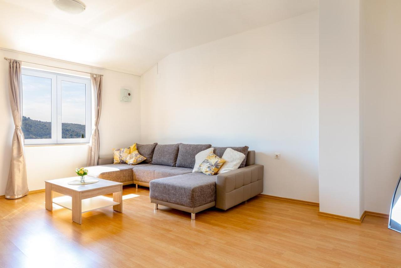 Apartments Villa Maja Рогозница Экстерьер фото