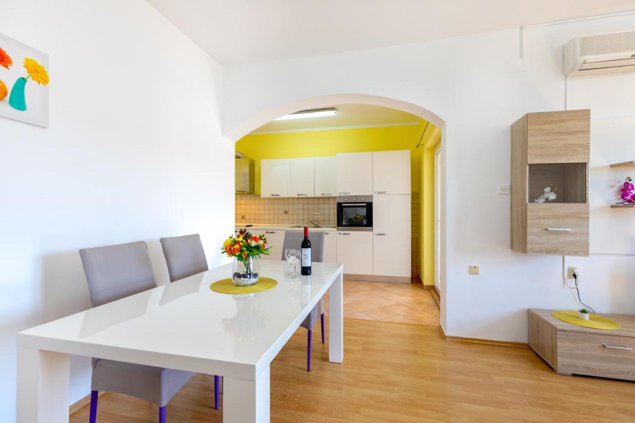 Apartments Villa Maja Рогозница Экстерьер фото