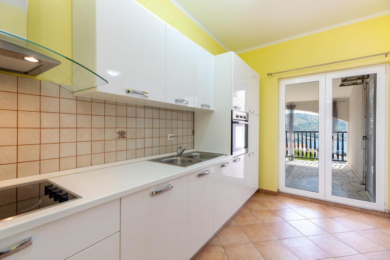 Apartments Villa Maja Рогозница Экстерьер фото