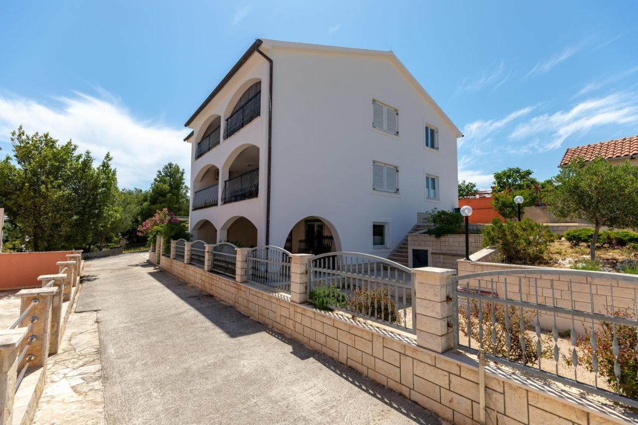 Apartments Villa Maja Рогозница Экстерьер фото