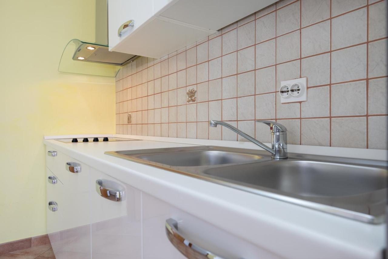 Apartments Villa Maja Рогозница Экстерьер фото
