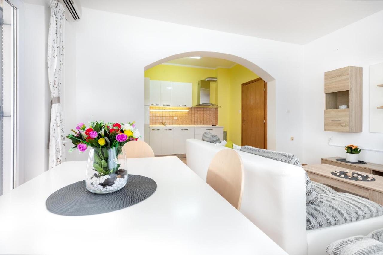 Apartments Villa Maja Рогозница Экстерьер фото