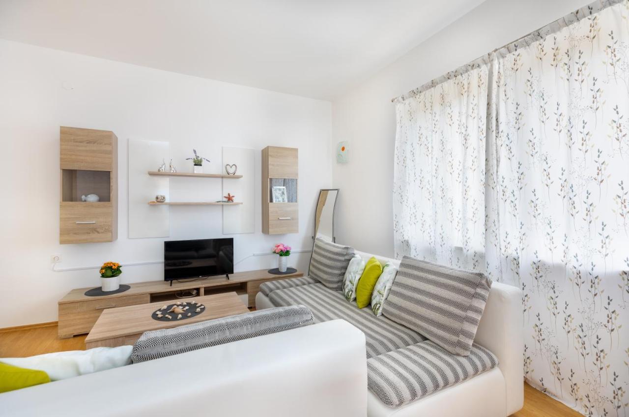 Apartments Villa Maja Рогозница Экстерьер фото
