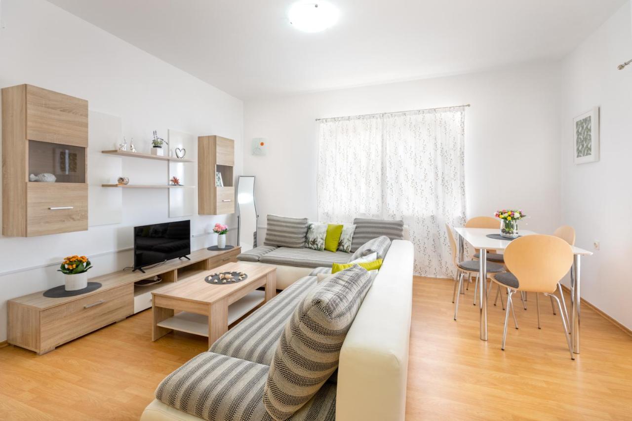 Apartments Villa Maja Рогозница Экстерьер фото