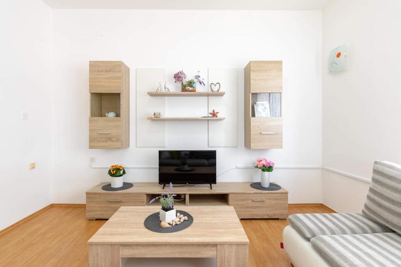 Apartments Villa Maja Рогозница Экстерьер фото