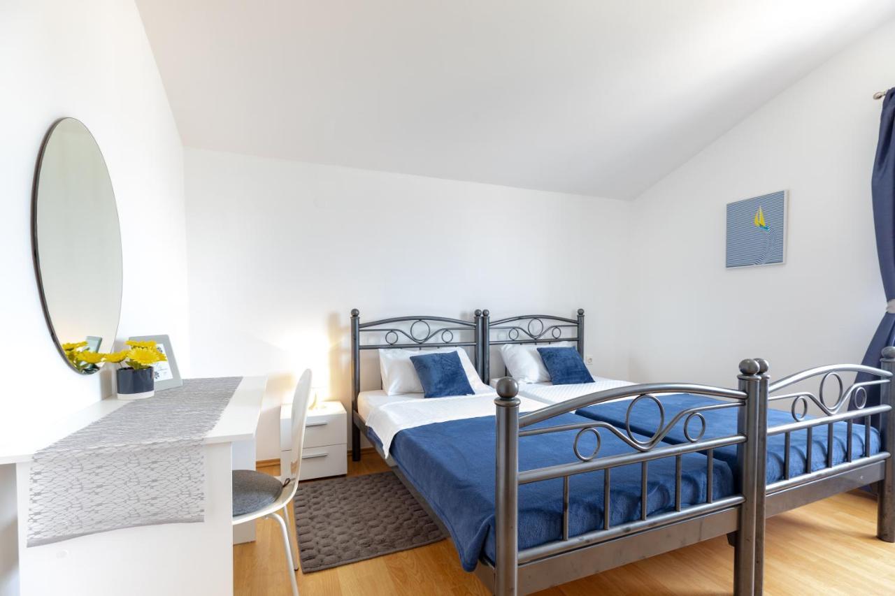 Apartments Villa Maja Рогозница Экстерьер фото
