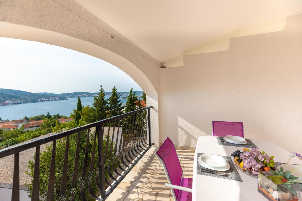 Apartments Villa Maja Рогозница Экстерьер фото