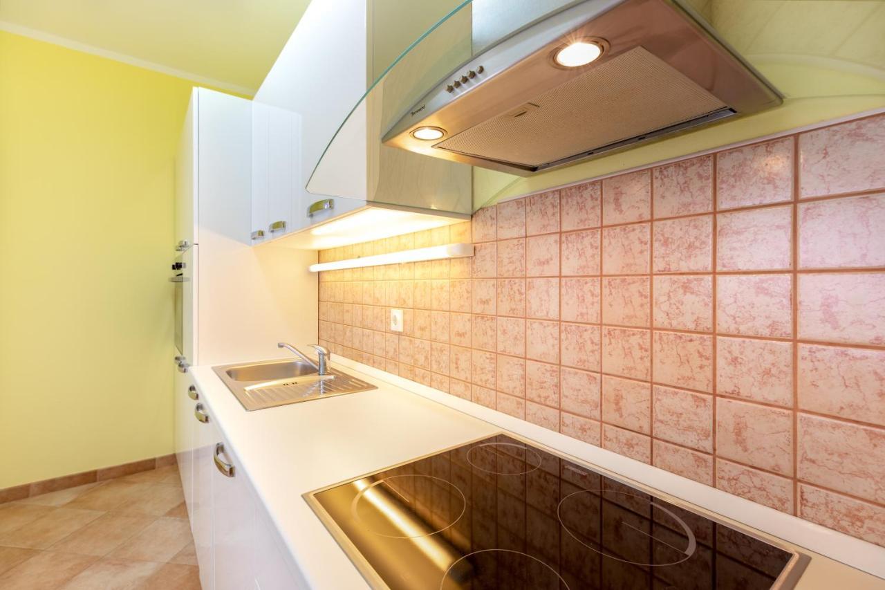 Apartments Villa Maja Рогозница Экстерьер фото