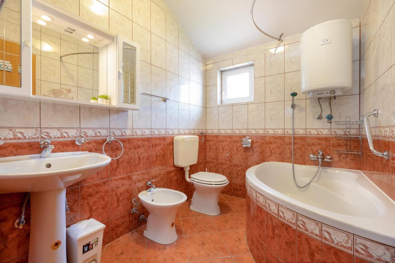 Apartments Villa Maja Рогозница Экстерьер фото