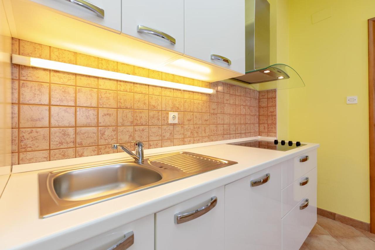 Apartments Villa Maja Рогозница Экстерьер фото