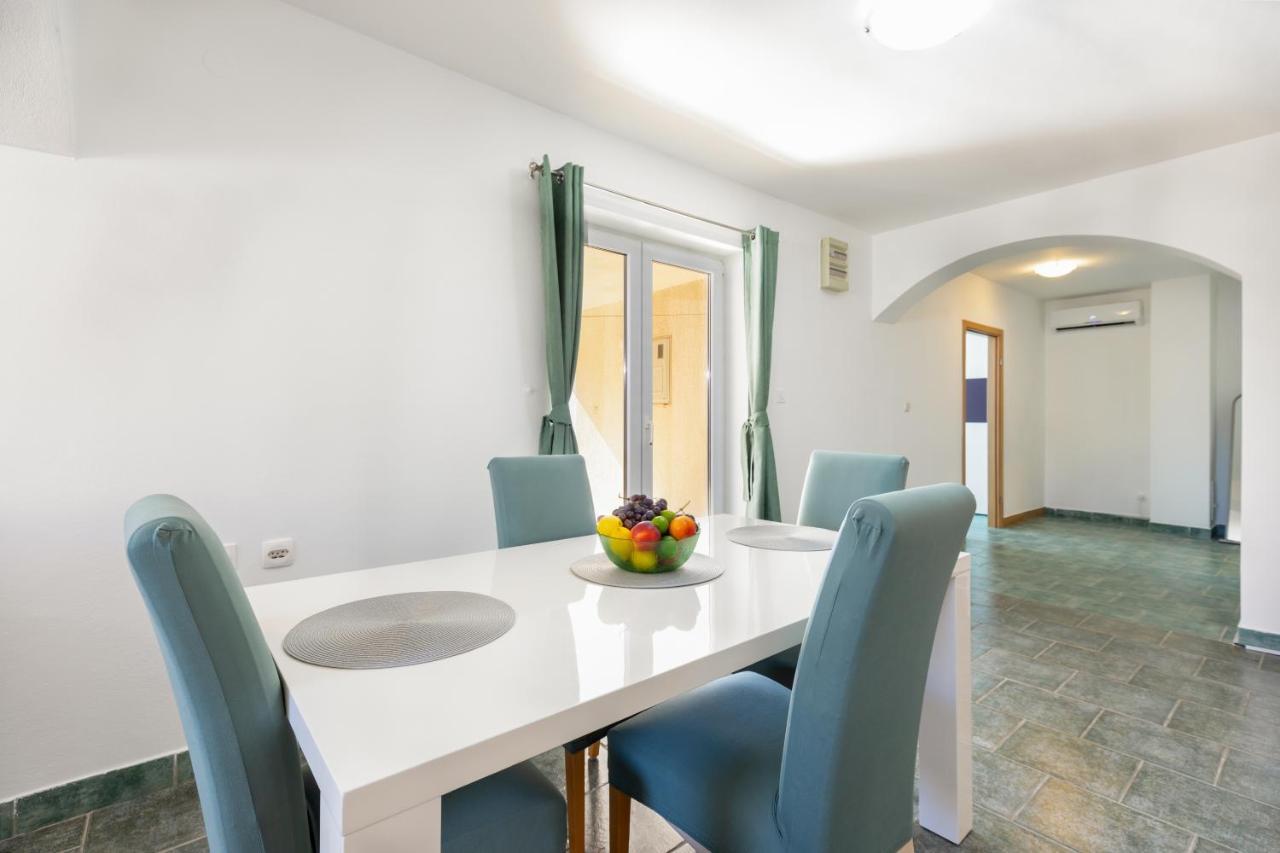 Apartments Villa Maja Рогозница Экстерьер фото
