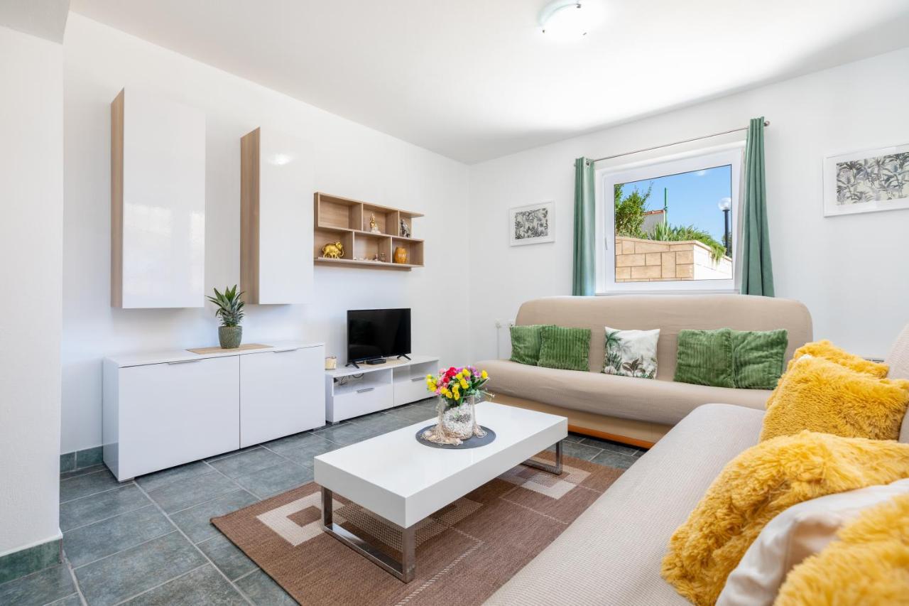 Apartments Villa Maja Рогозница Экстерьер фото