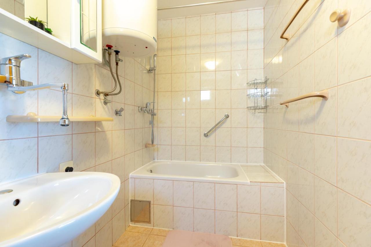 Apartments Villa Maja Рогозница Экстерьер фото