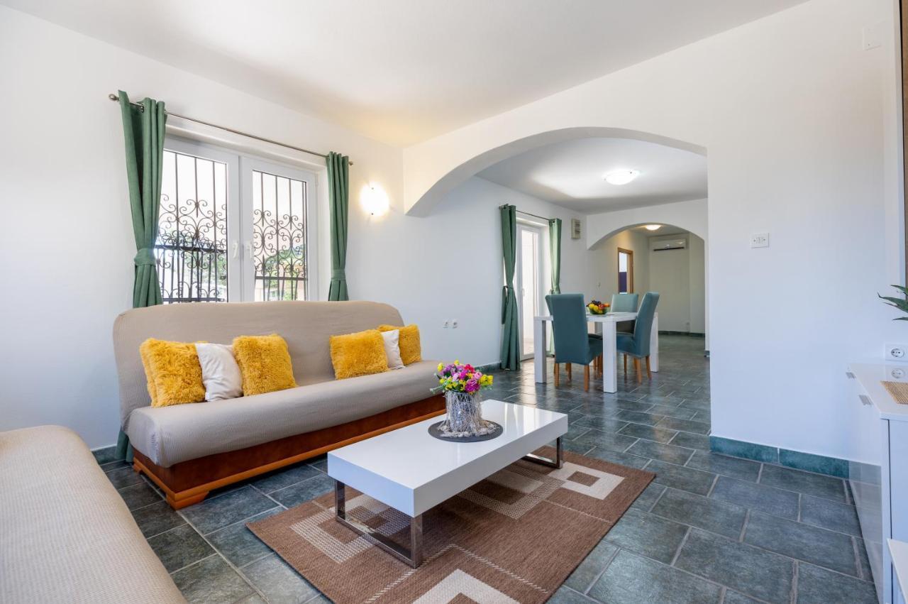 Apartments Villa Maja Рогозница Экстерьер фото