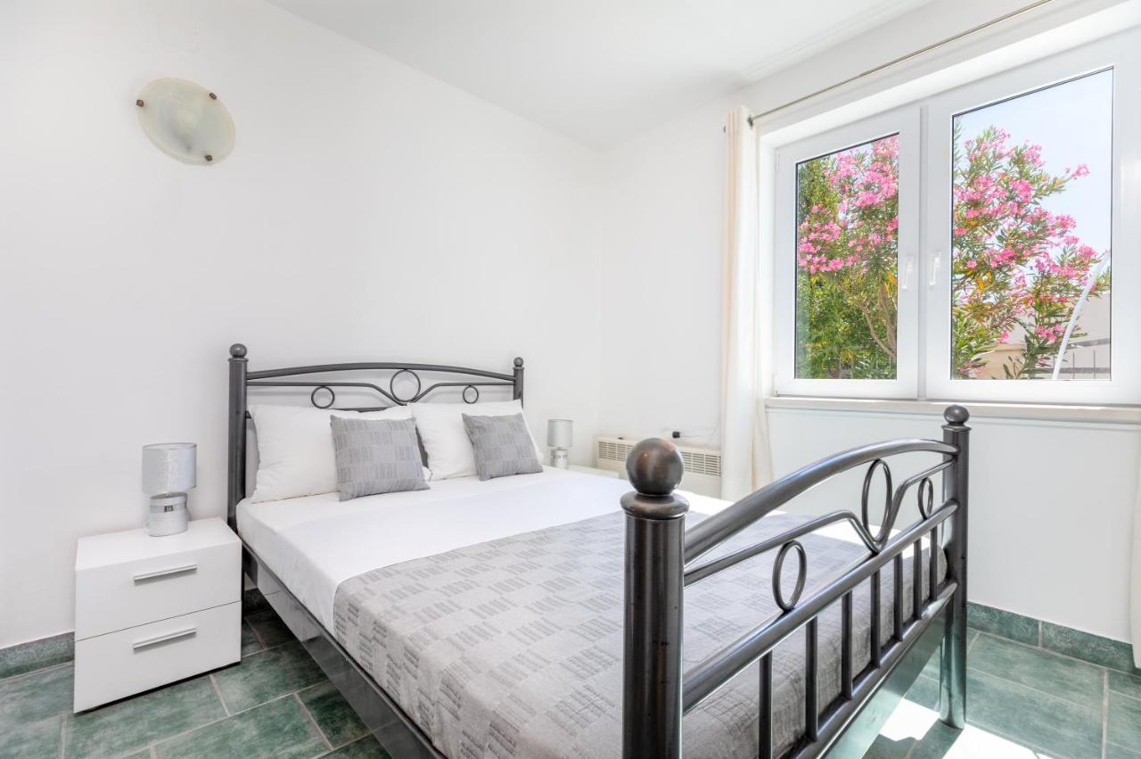 Apartments Villa Maja Рогозница Экстерьер фото