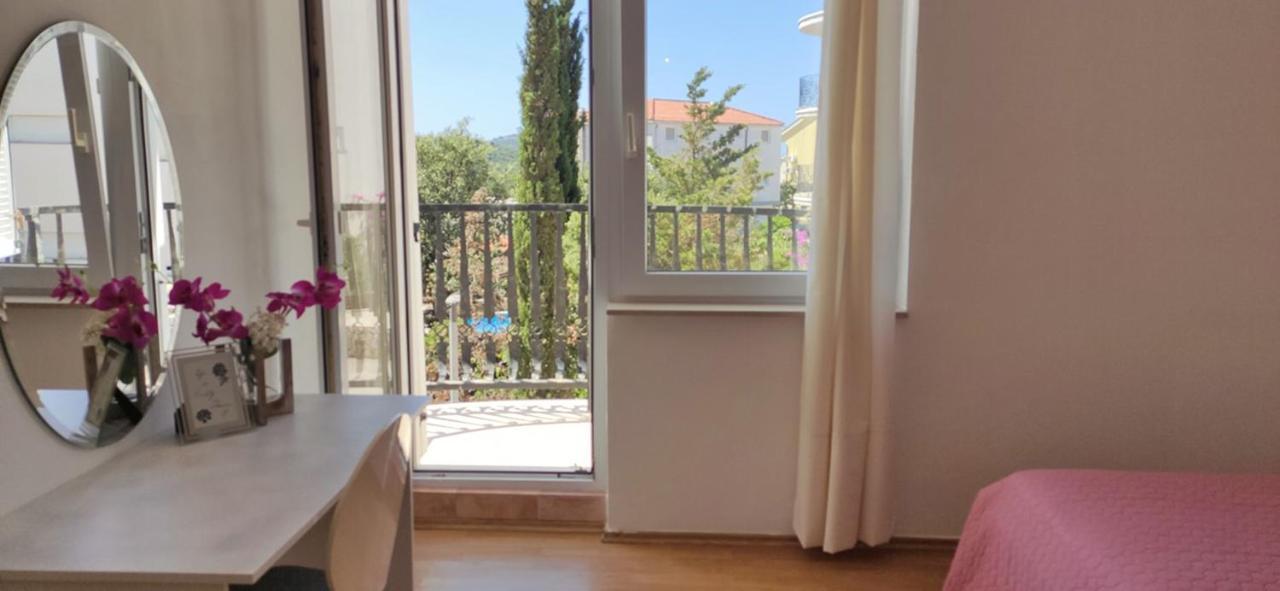 Apartments Villa Maja Рогозница Экстерьер фото