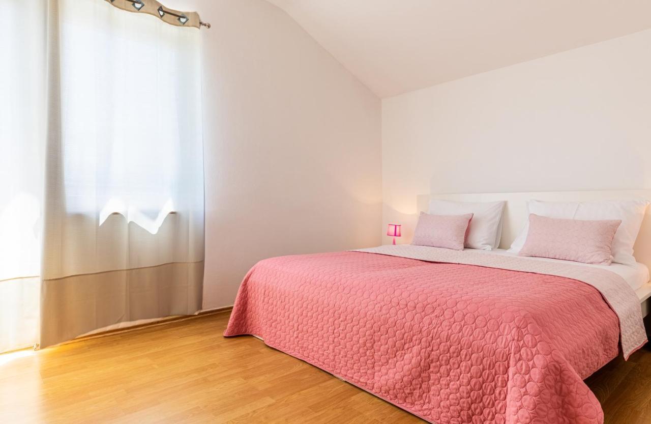 Apartments Villa Maja Рогозница Экстерьер фото