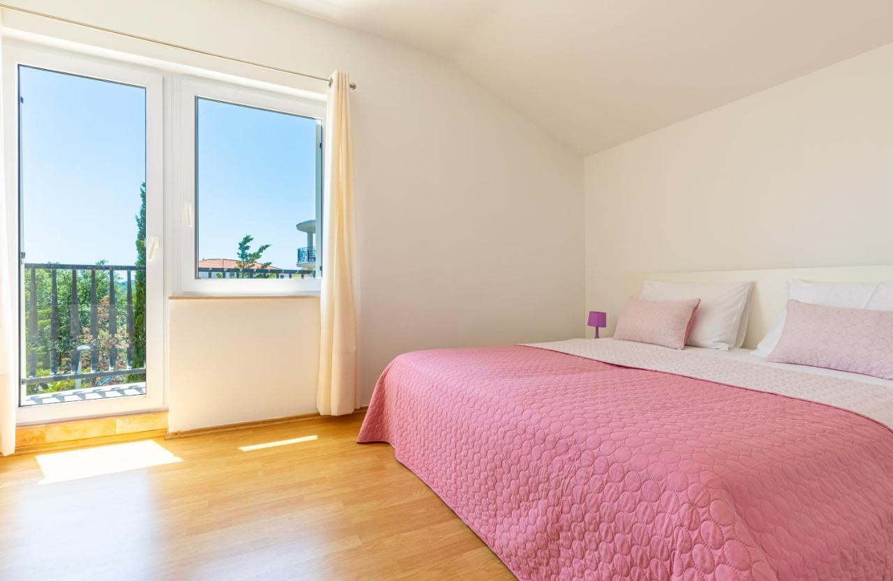 Apartments Villa Maja Рогозница Экстерьер фото